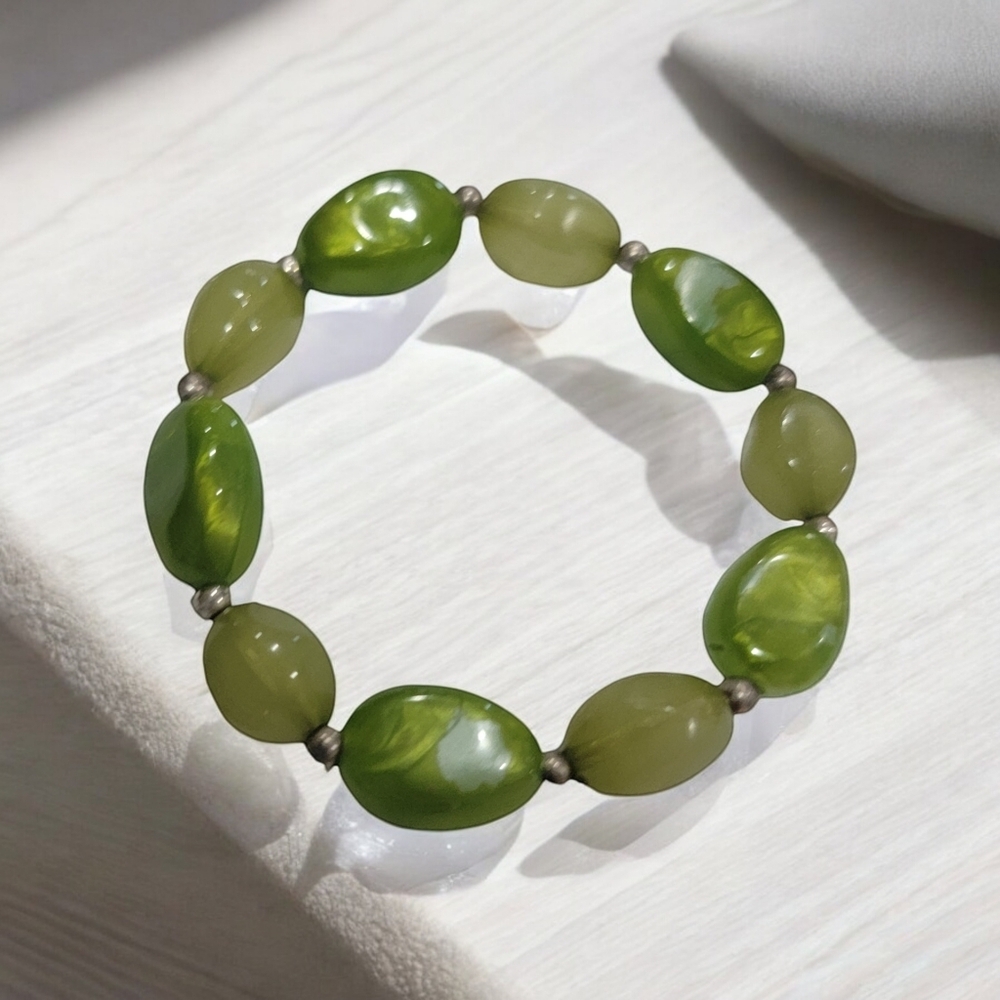 Stretchy Green bead bracelet